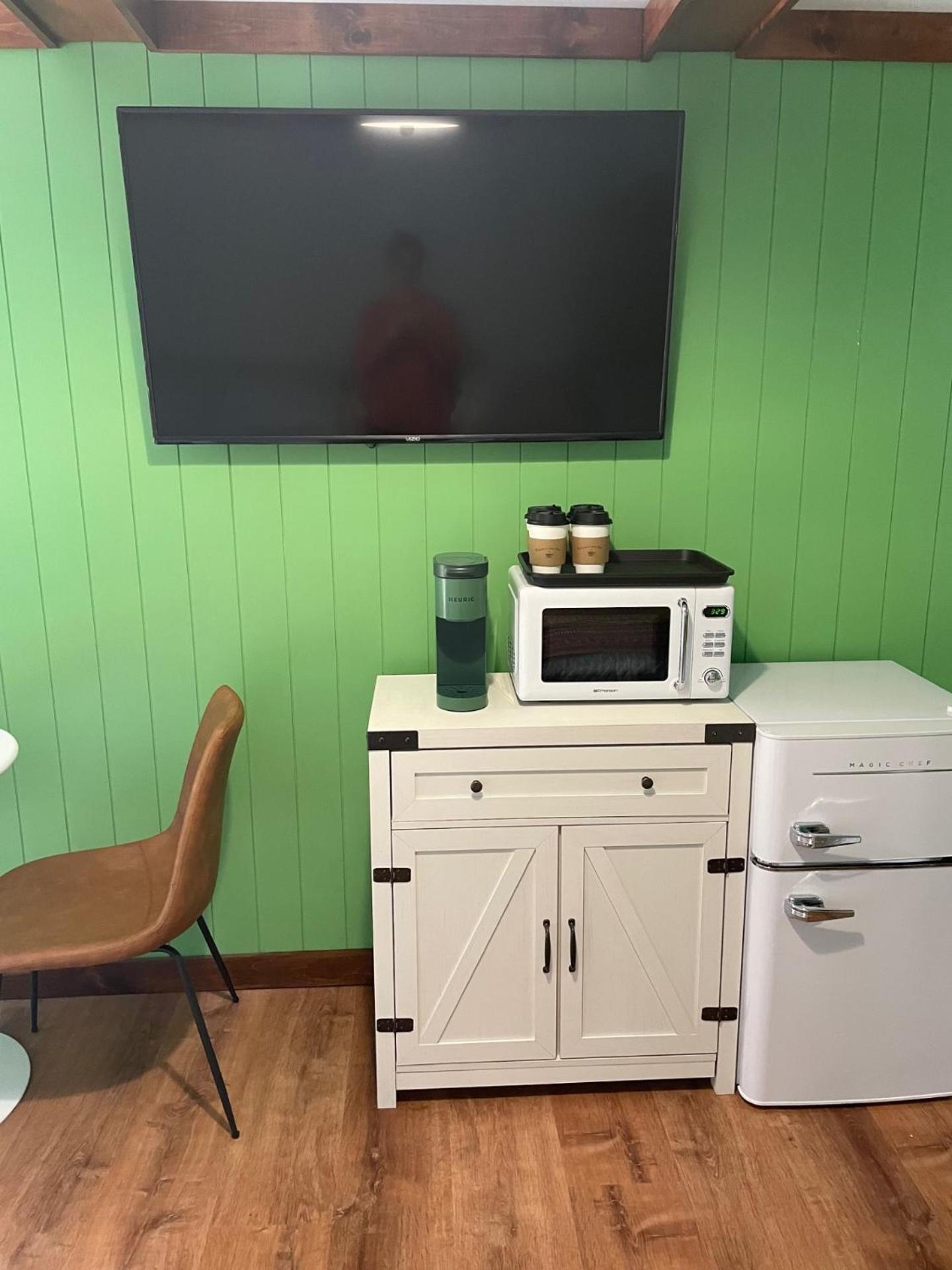 Hotel Sweet Forest Breeze, A Cook Forest